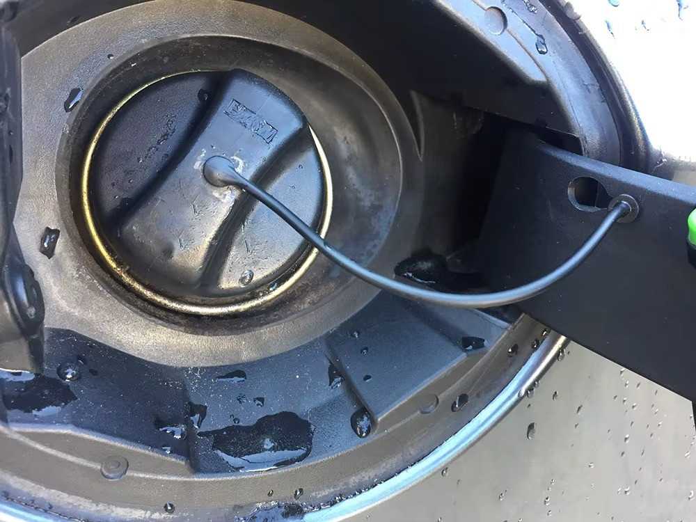 Тримач (провід) кришки паливного бака bmw 16117193372 - Зображення 6