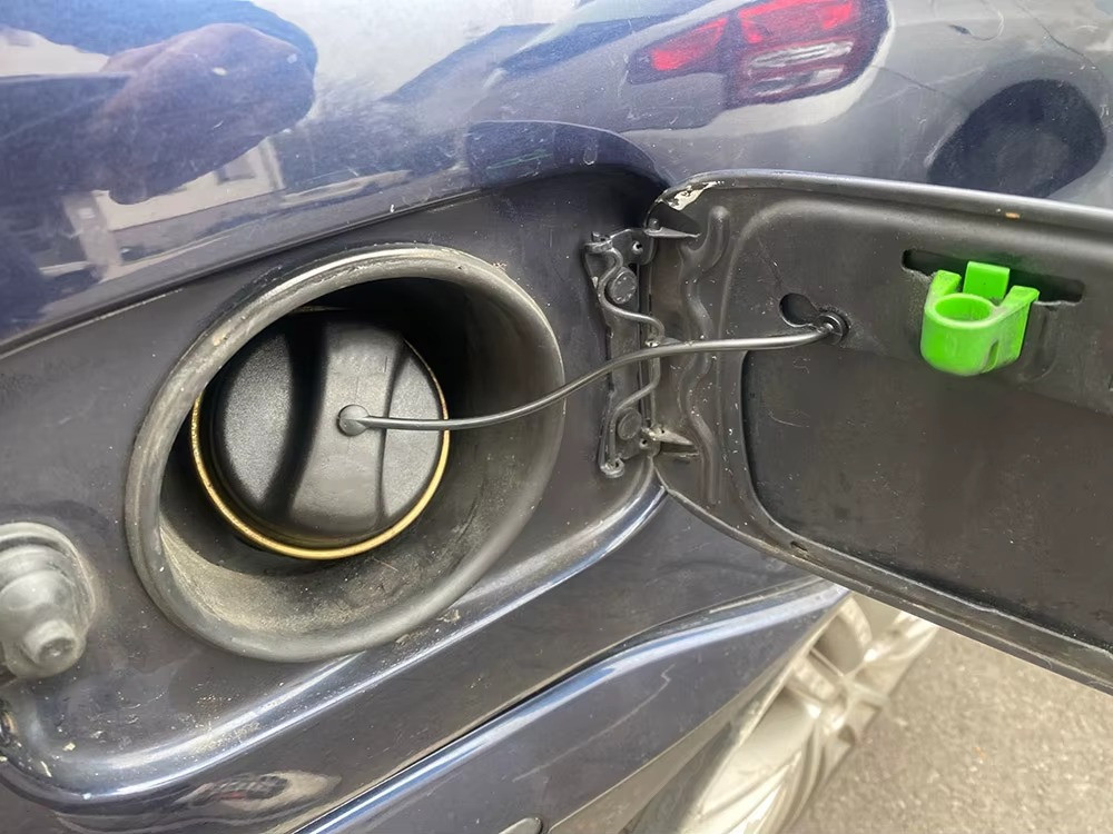 Тримач (провід) кришки паливного бака bmw 16117193372 - Зображення 7